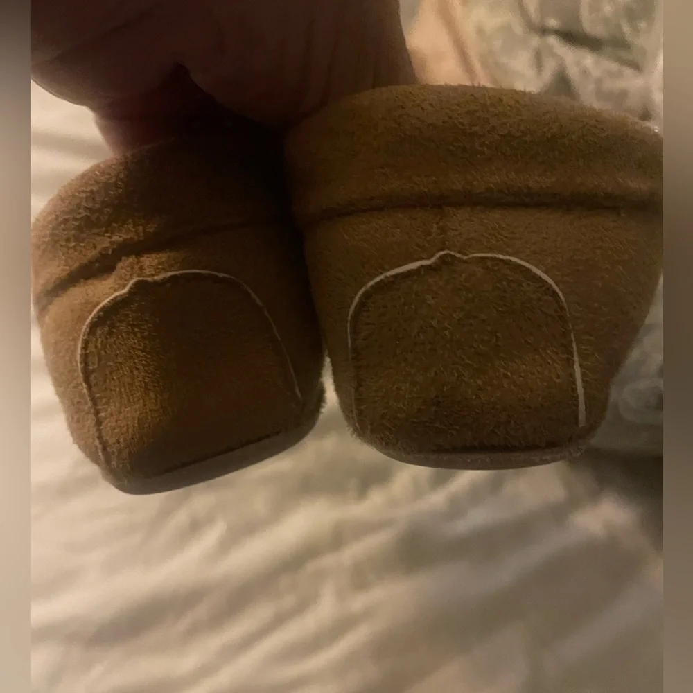 Lucky Brand NWOT Kids Moccasins cozy- Tan Size 11-12
